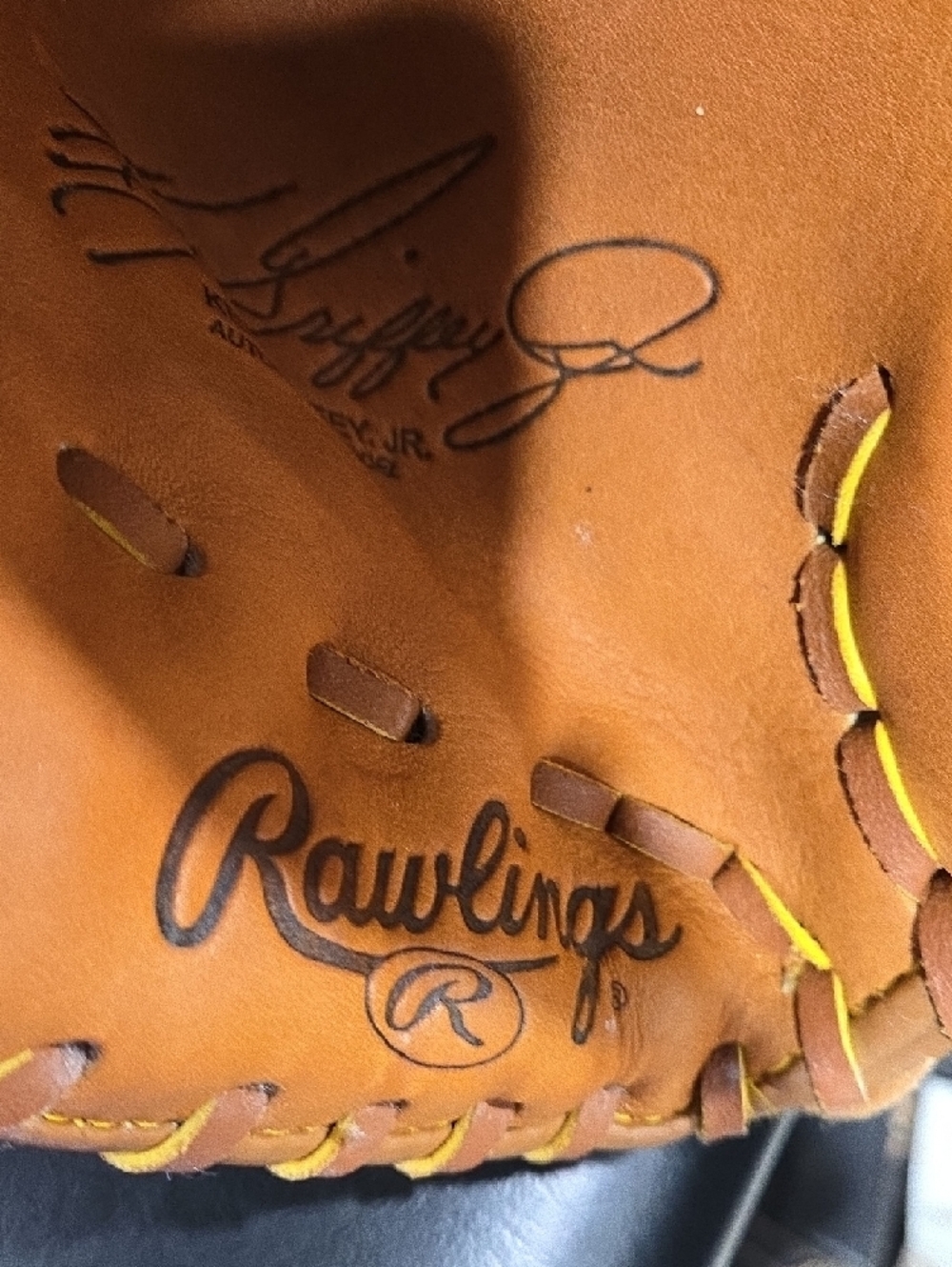 Vintage Rawlings Tan Leather Baseball Glove - Picture 6 of 7